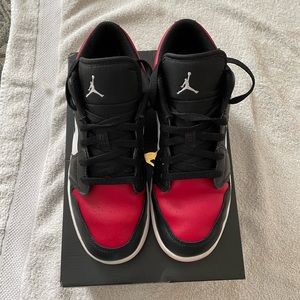 Air Jordan 1 Low “Bred Toe” Grade School Size 7Y